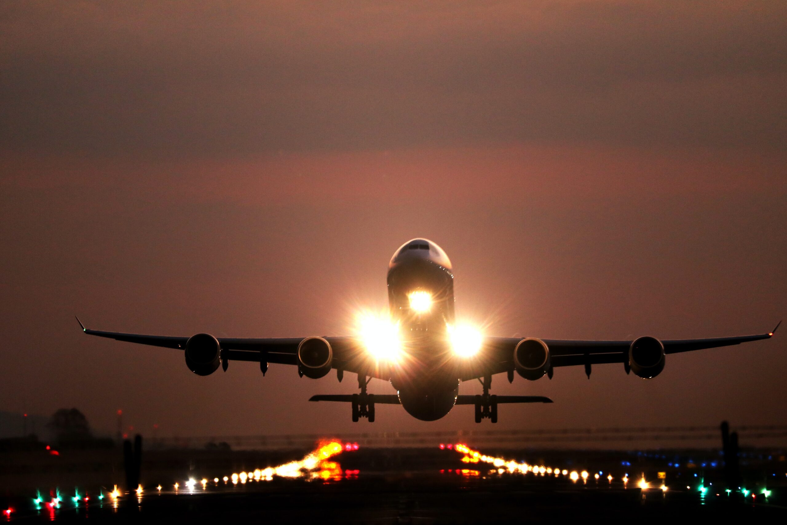 Startendes Flugzeug Startendes Flugzeug
